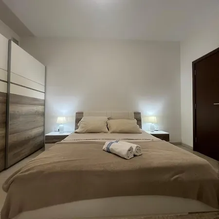 Homestay Helens Court - 1 Birkirkara